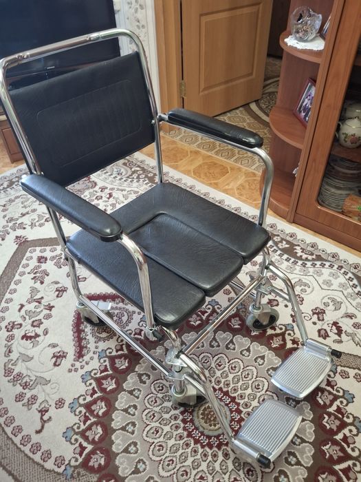Инвалидное кресло-каталка домашняя.