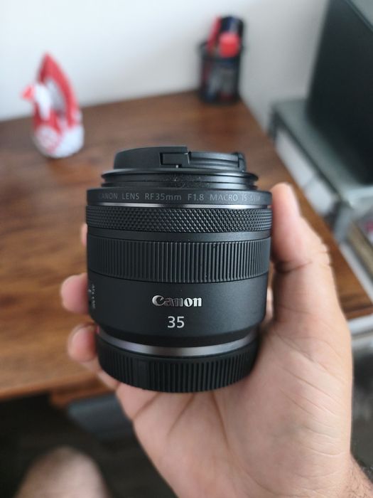 Obiectiv Canon RF 1.8 Macro