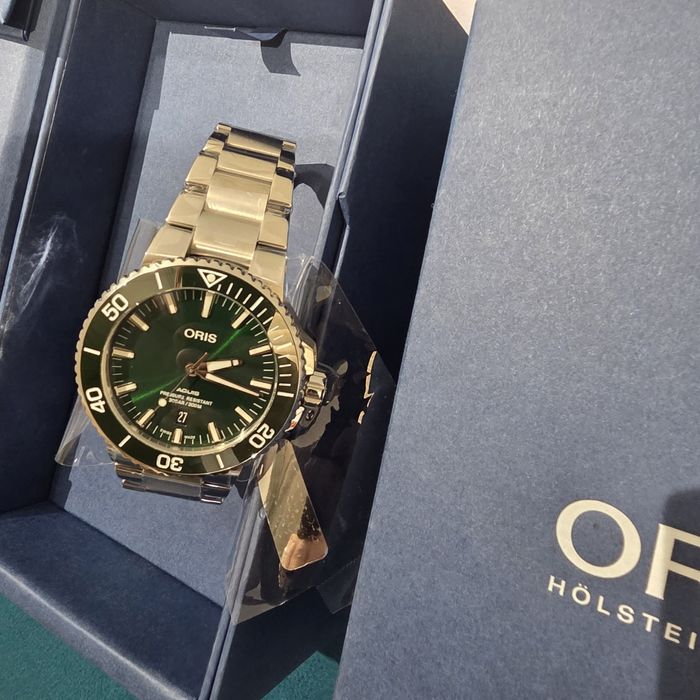 Oris aquis date green 43,5мм