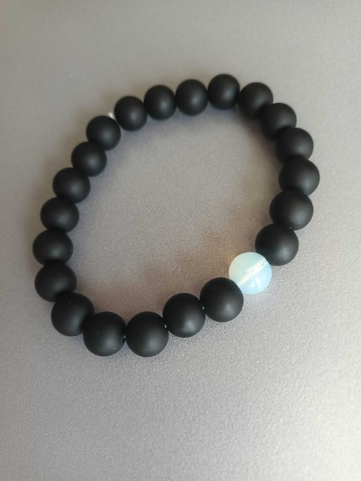 Гривна вулканичен камък и лунен камък