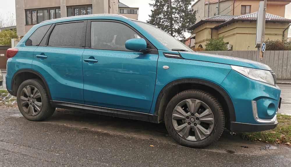 Suzuki Vitara 12.2019,automată,benzină, euro 6, carte service la zi doar la reprezentanță. Cumpărată de nouă din țară Accept test reprezentanță