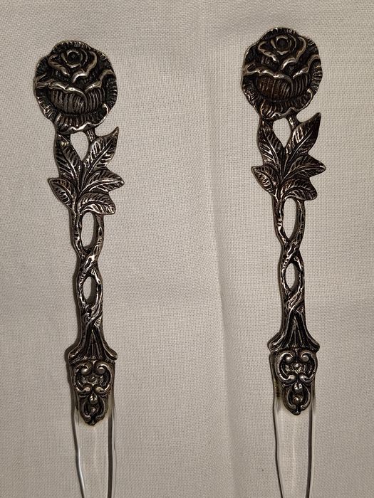 Прибори комплект със сребърни дръжки с роза