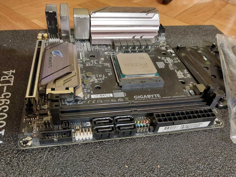 AMD Ryzen 5 5600 + Gigabyte B450i Aorus Pro Wi-Fi