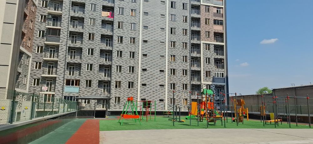 Андижон шахар янги бозор атрофи  курилган янги домлардан.