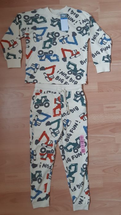 Лот нови дрехи за момче, размер 8-9 години