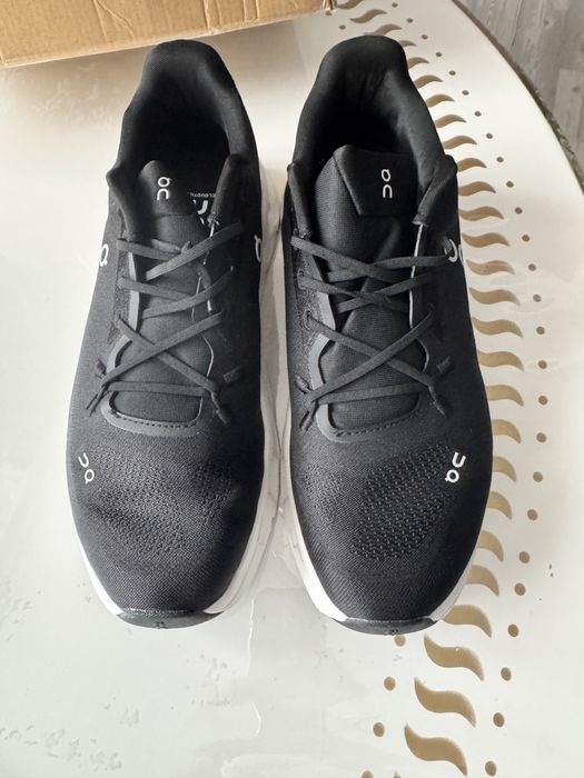 Продам Кроссовки On новые