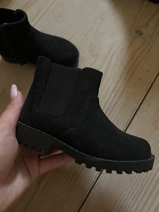 Ghetute piele intoarsa nr 23+ gentuta NOUA