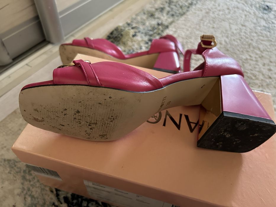 Туфли с закрытой пяткой