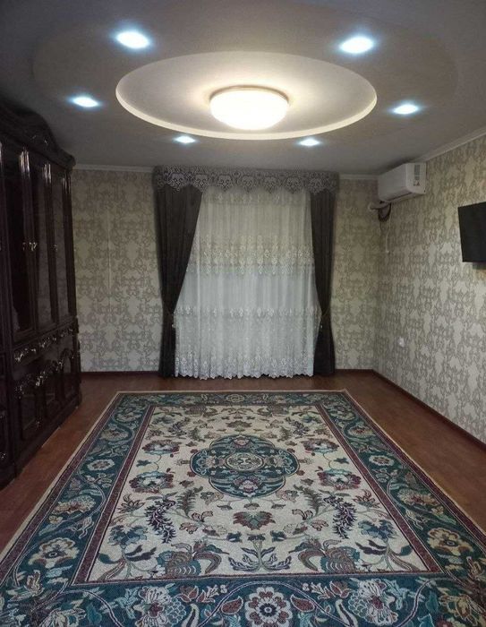 Чиланзар Метро.  Массив Наккошлик 3 комнаты Балкон 2/6.