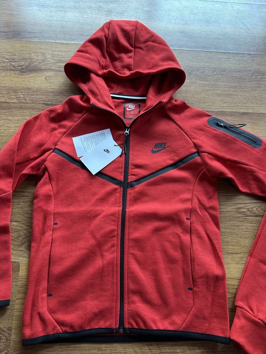 Детски,памучен,червен екип Nike с активен,заден джоб на долнището