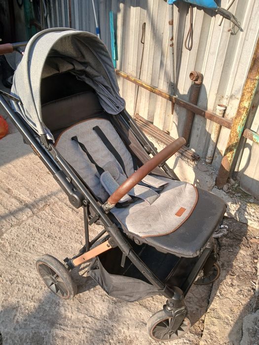 Коляска с незначительными дефектами