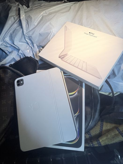 iPad Pro M4 11 256Gb keyboard