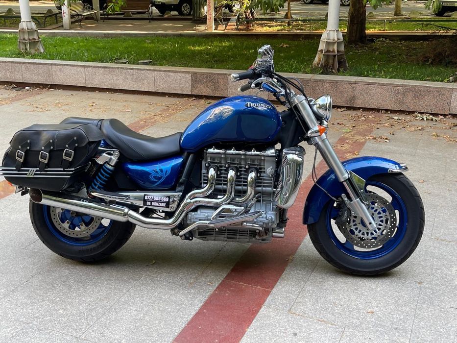 Moto Triumph Rocket 3