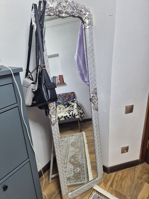 Напольное зеркало