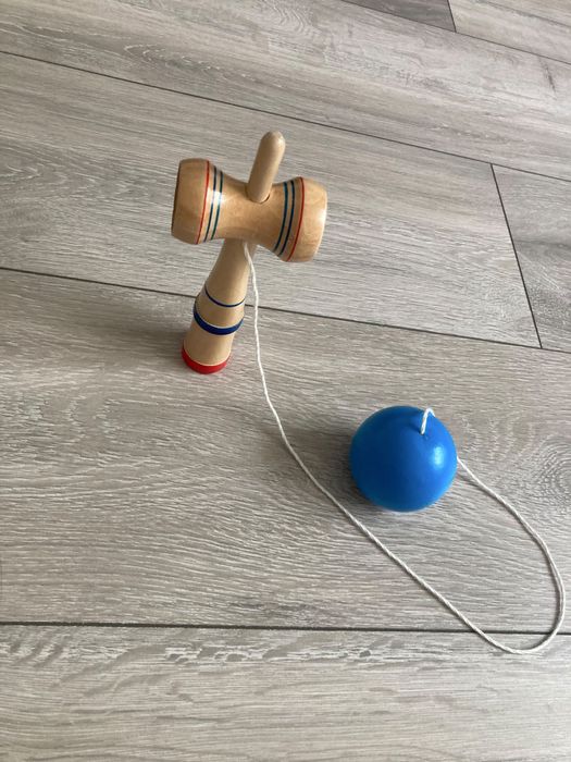 Kendama albastra