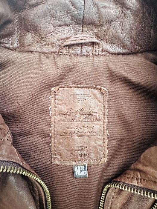 Vând geaca de piele naturala maro Bershka