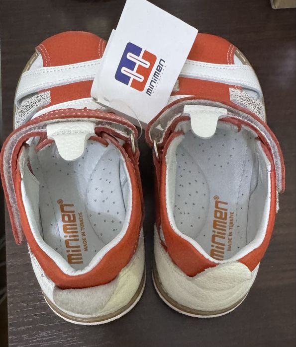 Продам сандали новые