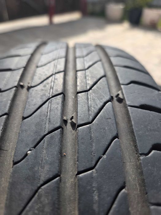 Vand 2 roti vara 155/65/R14 sursa autoturism Peugeot 107