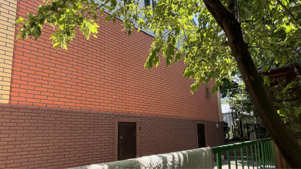 продается дом в хорошем районе