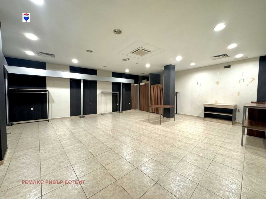 Дава се под наем Магазин в Русе, Център - 65 кв.м за 280.5 € - Снимка #1