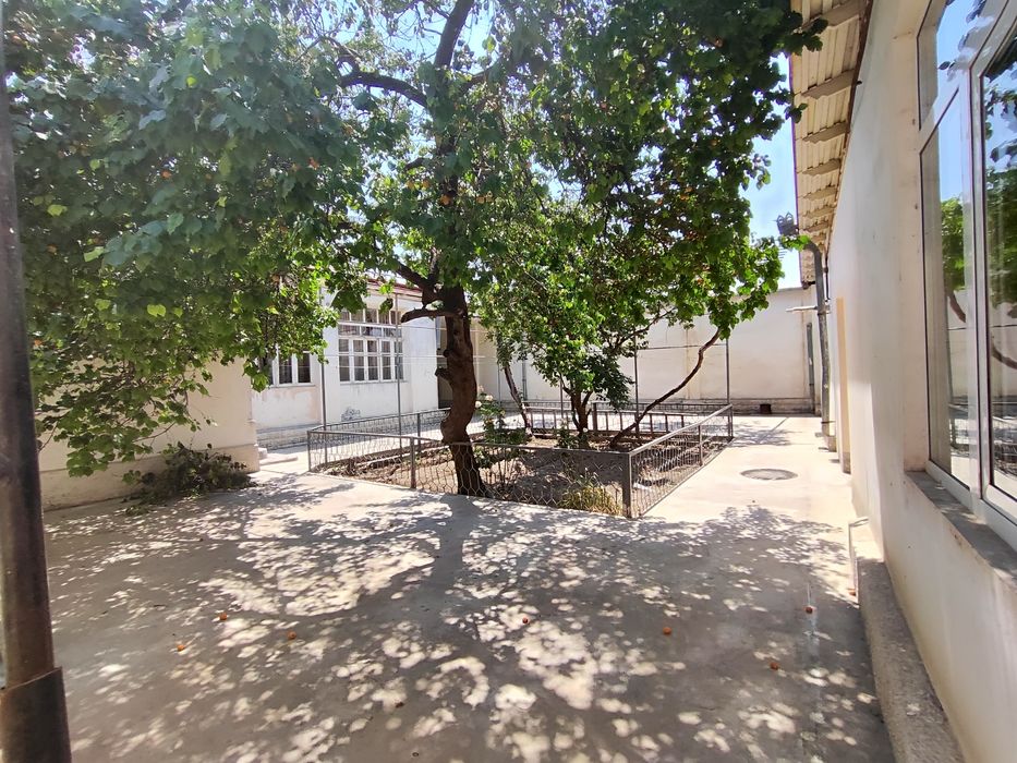 Uy sotiladi 6 sotok shahar urtasida Продается дом 6 соток в центре гор