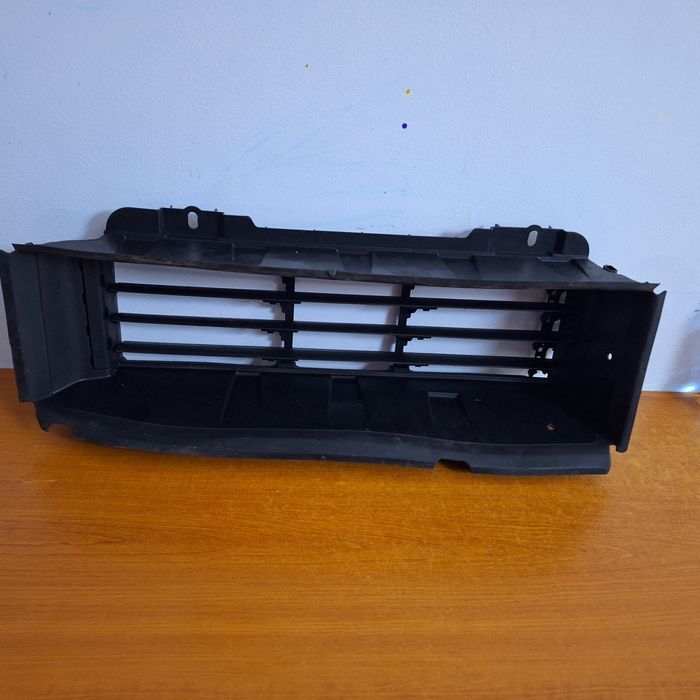 Fata piese usi bara faruri grila activa logan 3