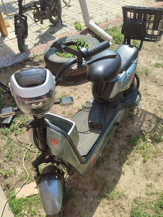 Продам электроскутер ск8