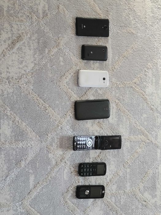 Продам телефоны.