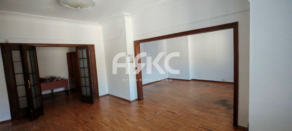 Продава се Многостаен апартамент в София, Център - 171 кв.м за 1983 €/кв.м - Снимка #2