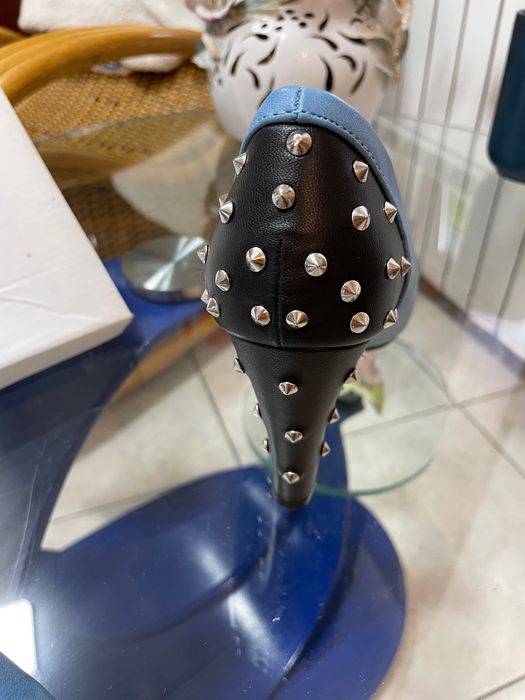 Vand pantofi eleganti bleu,mar 38,dar buni pentru 37,noi