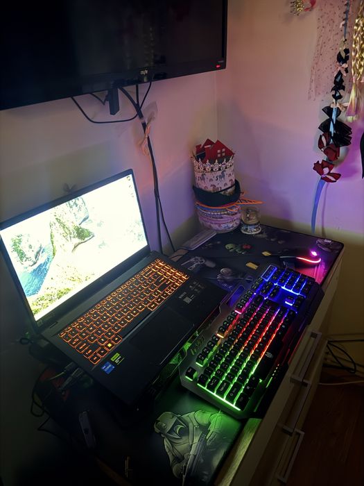 NOU Acer Nitro V15 RTX 5050