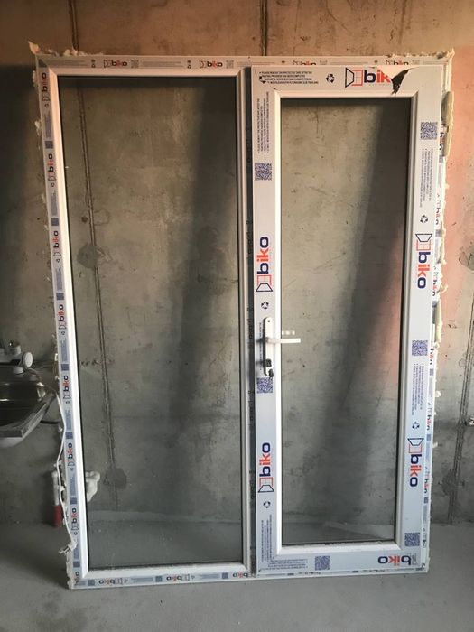 Двери 2 штуки ширина 1.48 см. Высота 2.05 см  новые. По вопросам звони