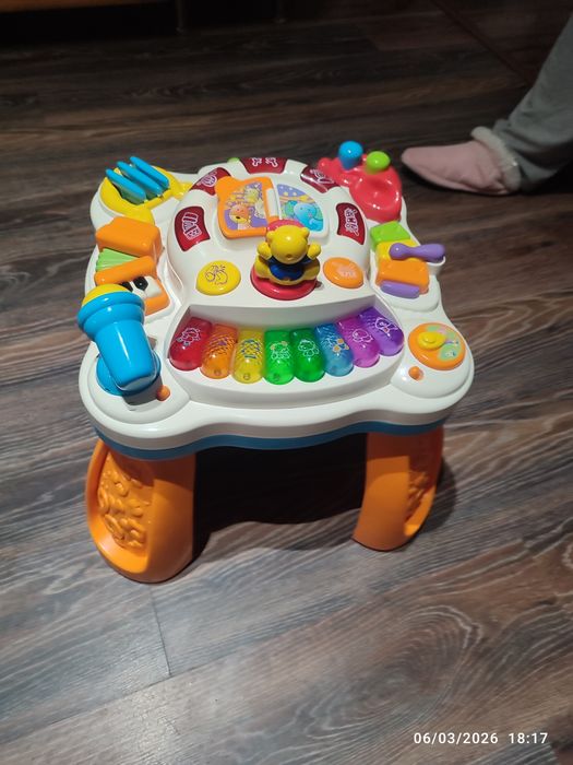 Măsuță cu activități pentru copii