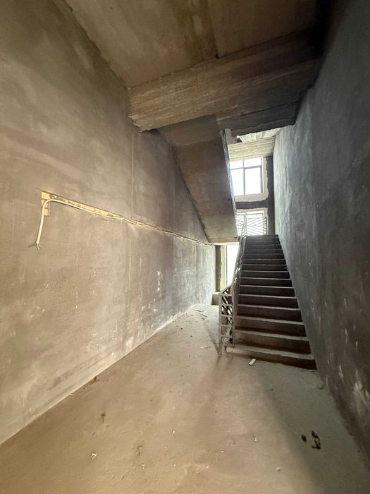 TAYYOR 5 QAVATLI NOTURAR BINO ijaraga beriladi #a833