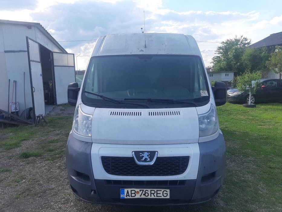 Peugeot Boxer. Ford tranzit