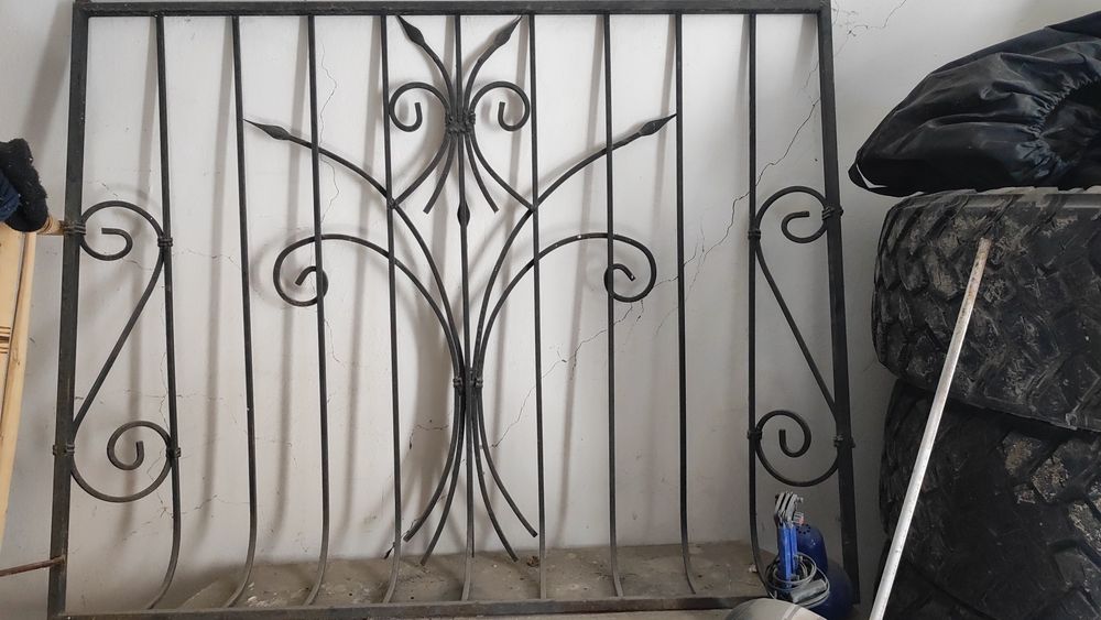 Продам оконную решетку