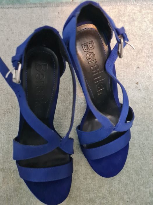 Sandale Bershka albastru electric