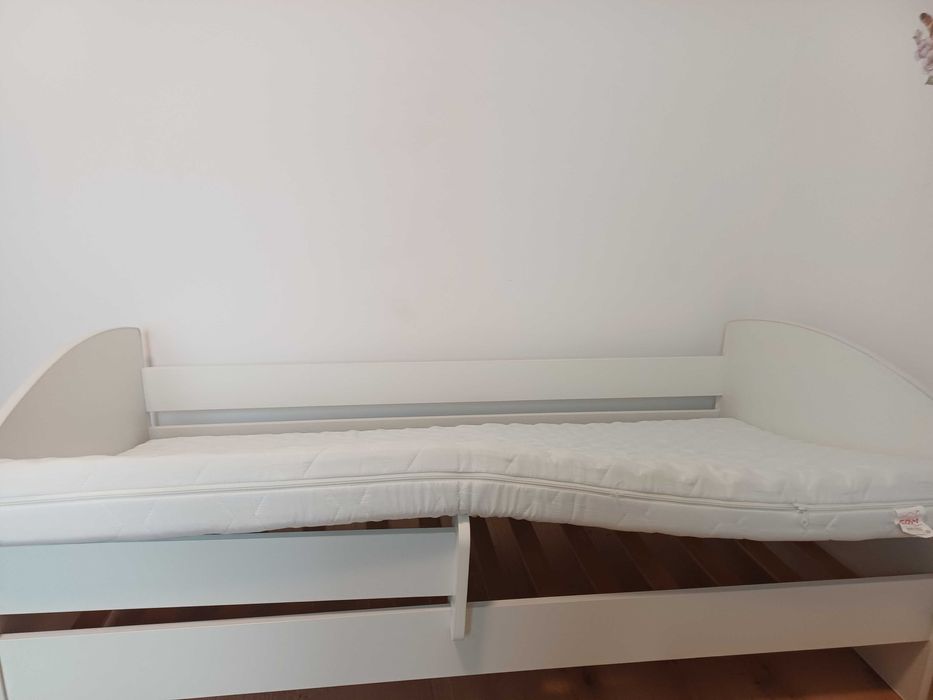 Vând   pat  pentru   copii (160  cm  lungime  și  80  cm  lățime)