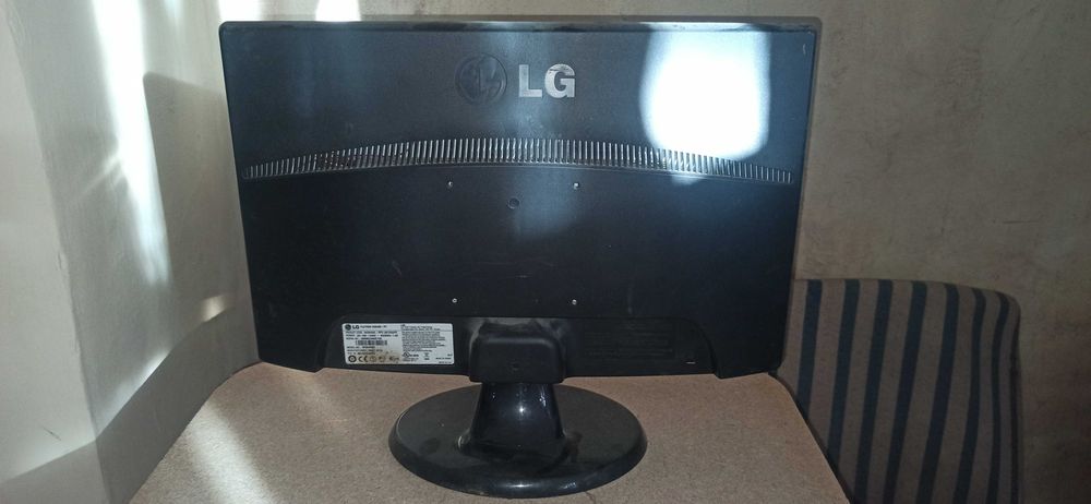 Монитор - LG 24 Дюйма