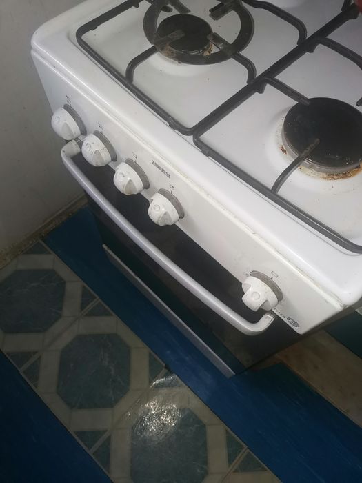 Aragaz Zanussi 4 ochiuri plus cuptor