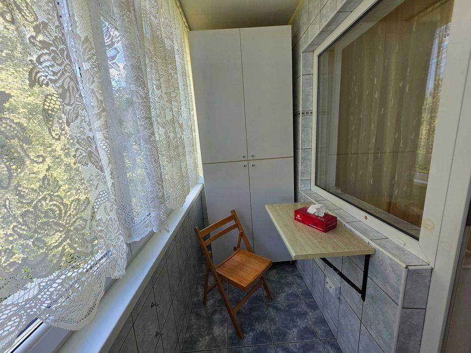 De inchiriat Ap 3 camere semidecomandat, et 4/4, 150 m metrou Crangasi. Doar cu CONTRACT minim 1 an