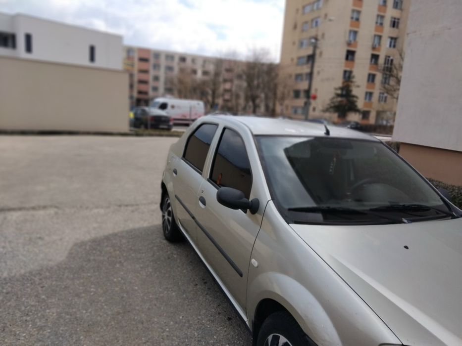 Vând logan 2005  foarte întreținut