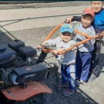 Вспашка земли мотоблоком" культватор"