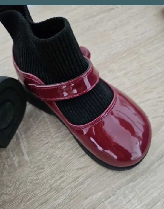 Pantofi rosii,marimea 23