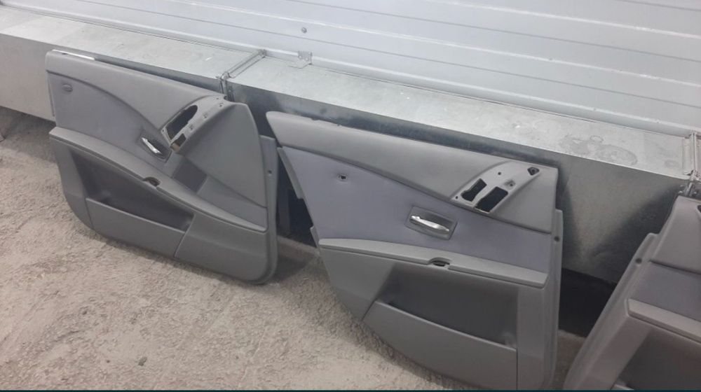 Продам обшивки дверей BMW E60