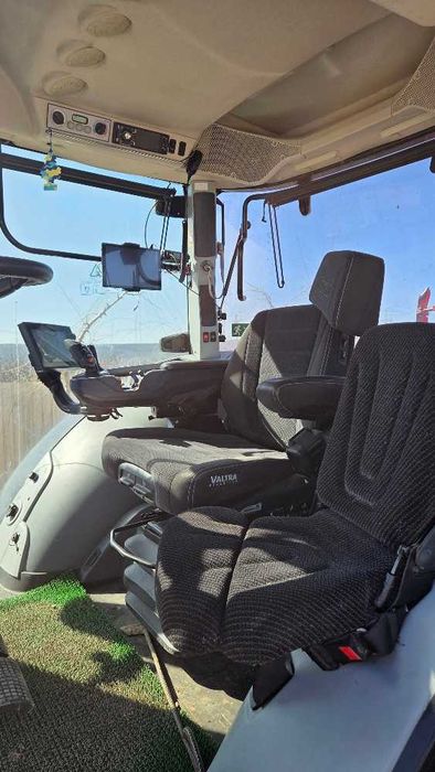 Tractor Valtra S374 Smart Touch