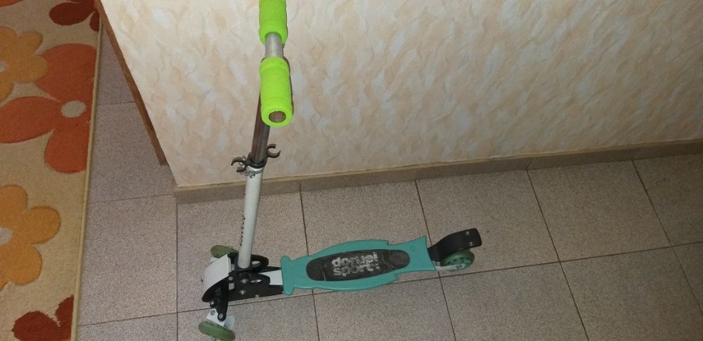 Тротинетка зелена