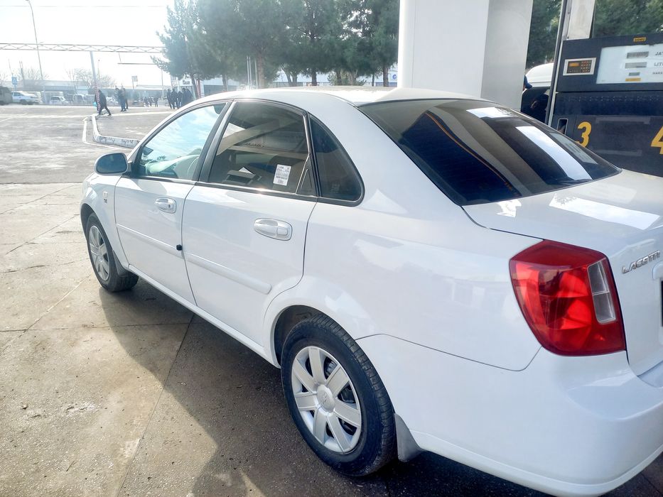 Шевролет ласетти сотилади