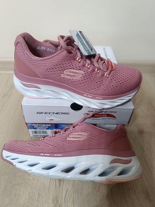 Skechers. Новые кроссовки на девочку