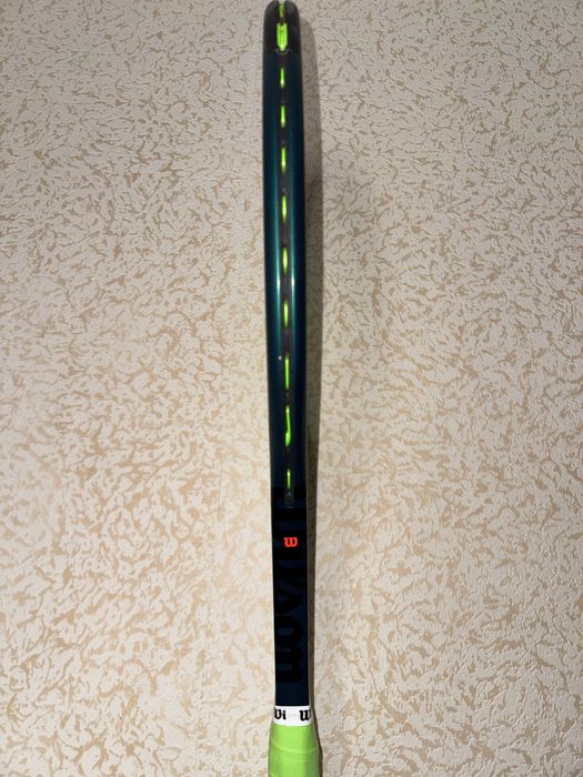 Wilson blade 100 v9 300g [size 4]